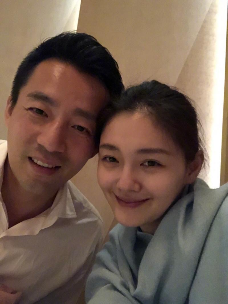 寵妻無極限！大S撞衫唐嫣遭酸「顏值被碾壓」，汪小菲狂曬老婆「零修圖美照」網讚爆：好老公！