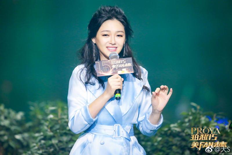 寵妻無極限！大S撞衫唐嫣遭酸「顏值被碾壓」，汪小菲狂曬老婆「零修圖美照」網讚爆：好老公！