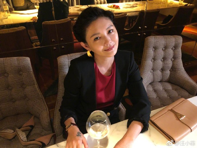 寵妻無極限！大S撞衫唐嫣遭酸「顏值被碾壓」，汪小菲狂曬老婆「零修圖美照」網讚爆：好老公！