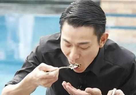 香港這家開了50年的「蒼蠅小店」顧客天天排長隊，劉德華都是常客