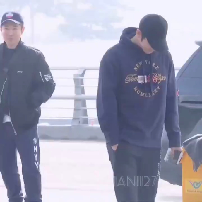 [EXO][分享]190301 凌晨剛抵韓上午又出國比EXO還忙的就是他！
