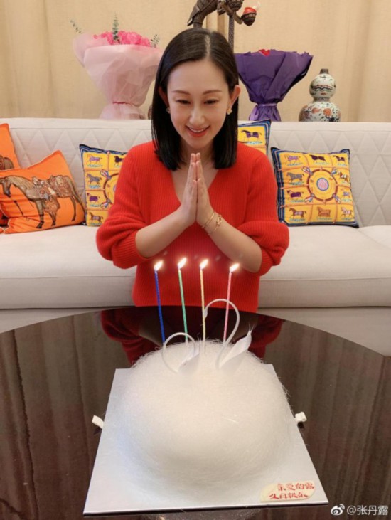 趙文卓送花為妻子慶祝40歲生日 一家五口幸福滿滿-