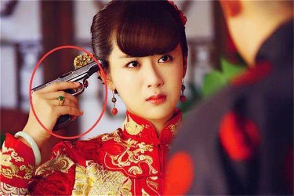 影視劇的穿幫鏡頭，看完笑出「豬」聲，請問導演你是用心的嗎？
