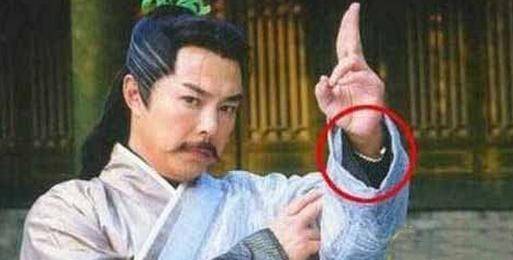 影視劇的穿幫鏡頭，看完笑出「豬」聲，請問導演你是用心的嗎？