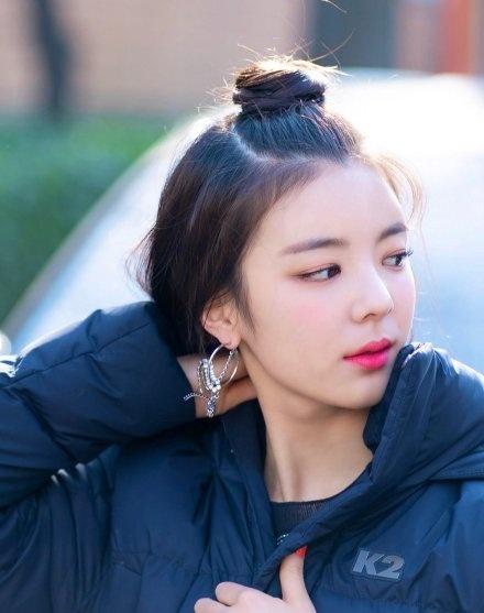 又一個含著金湯匙的女團成員，長得漂亮家裡又有錢！