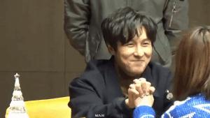 韓網整理「愛豆們安撫哭泣粉絲的各種方式」，都有什麼方法呢？