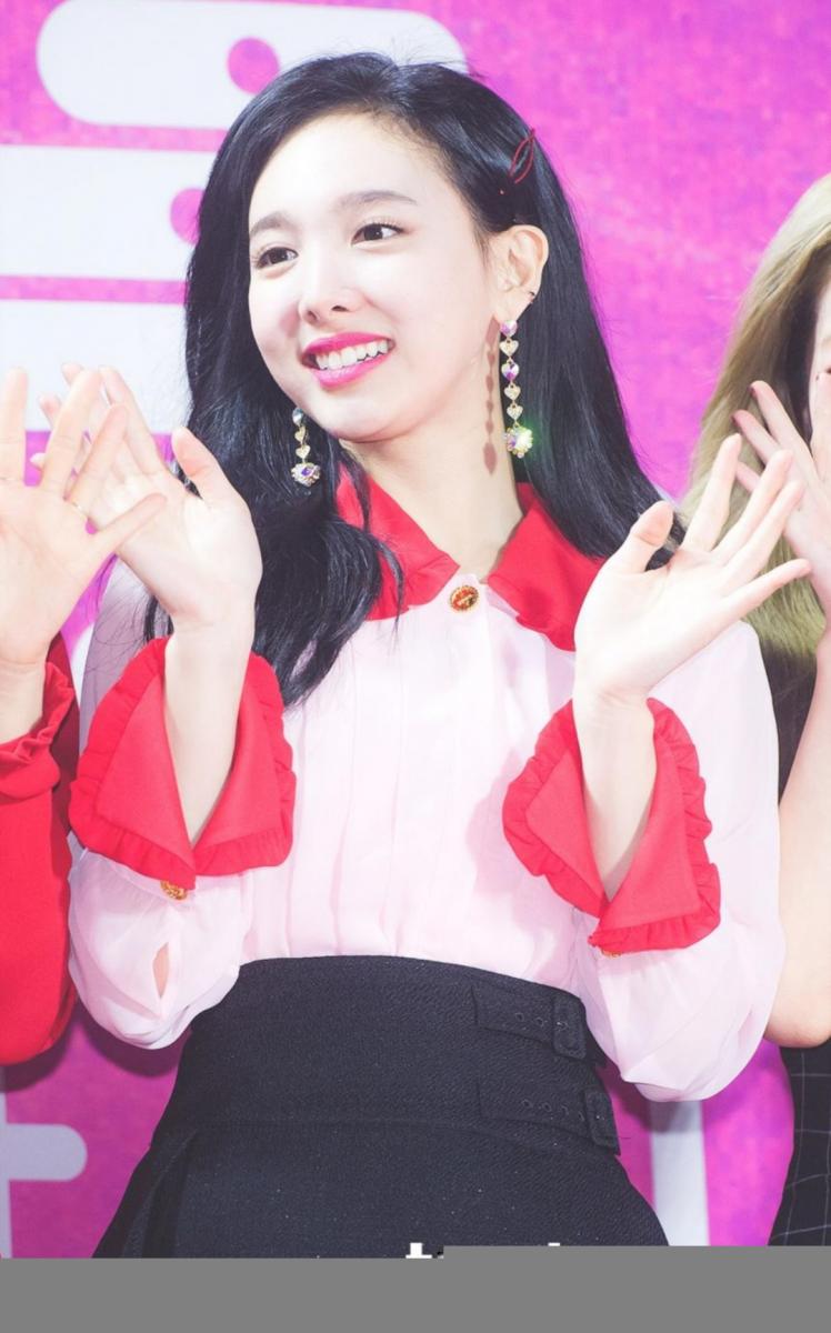 [TWICE][新聞]190301 TWICE摘得idol chart榜單6位！非回歸期也表現亮眼