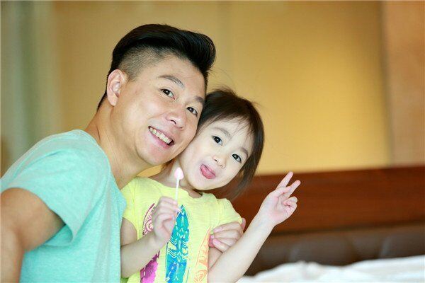 14張圖！明星女兒長得跟爸爸一模樣，尤其是這幾位…走丟了很容易找回來！