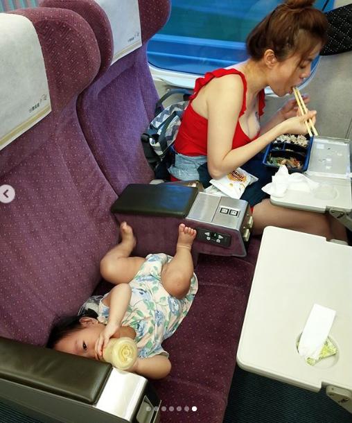 地方媽媽高鐵餵奶爆紅了！一彎腰「超巨育兒器彈出」乳量超豐沛…30歲↑乾兒子收不收? - Candymush 糖果村莊