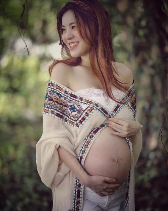 地方媽媽高鐵餵奶爆紅了！一彎腰「超巨育兒器彈出」乳量超豐沛…30歲↑乾兒子收不收? - Candymush 糖果村莊