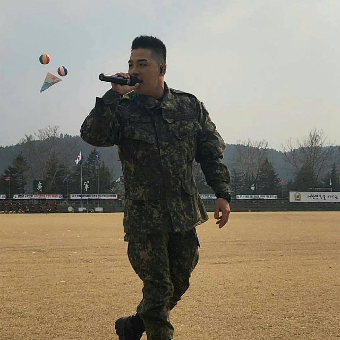 [BigBang][分享]190301 強大氣場擋不住！在軍隊裡越發帥氣的東貝貝~