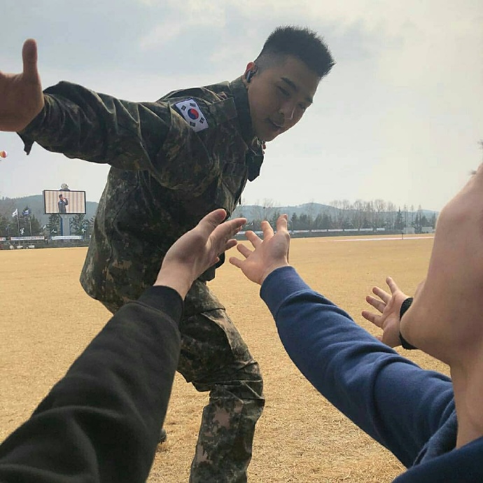 [BigBang][分享]190301 強大氣場擋不住！在軍隊裡越發帥氣的東貝貝~