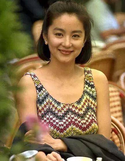 直擊林青霞40年前罕見舊照！「20歲完美神顏」至今無人能及　網友讚嘆：50年一見美人
