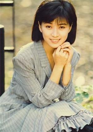 臺灣玉女歌手20年前嫁養豬大王，為了重疾父親毅然退歌壇，如今54歲近況曝光，爆肥26公斤，網友卻說：幸福滿滿