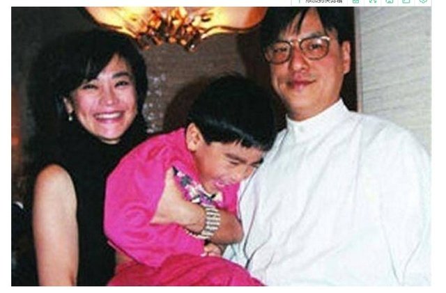 娛樂圈曾遭黑社會「毒手」的女明星！她居然被黑道撕光衣服，被反鎖3天，還跪地求黑道大哥放過她！