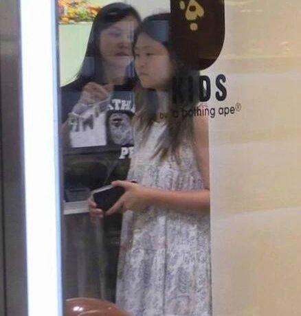 邱淑貞二女兒曝近照，長相完全遺傳爸爸，跟姐姐沈月顏值差太多！
