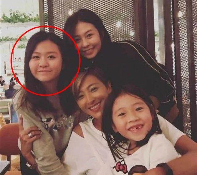 邱淑貞二女兒曝近照，長相完全遺傳爸爸，跟姐姐沈月顏值差太多！