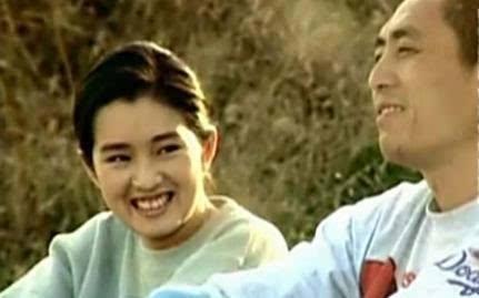 她是張藝謀最愧疚的女人，下半生要在輪椅上度過，至今仍孤身一人!