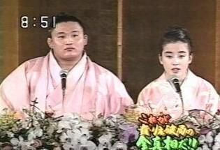 她17歲被親媽逼陪睡拍豔照！母親去世後她淡淡說了這樣的話！