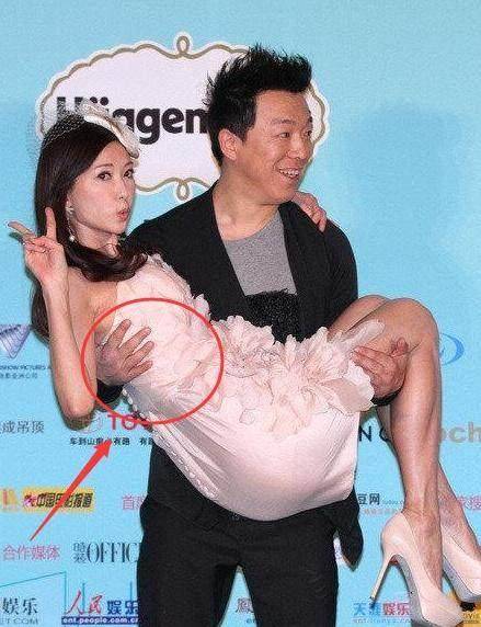 5位女星被抱起，林志玲吃啞巴虧，baby嚇得大喊，熱巴才是真尷尬！