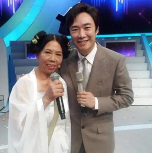 這就是周星馳，讓一個一天50元片酬的老太太，身價漲了1000多倍