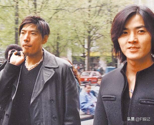 張耀揚帶女友捧場鄭伊健演唱會，烏鴉和陳浩南握手「和解」！