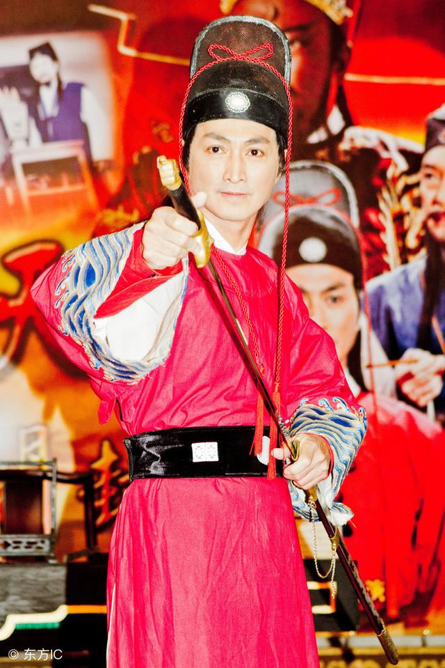 60歲何家勁做企業老闆生意越做越大，顏值高身材好卻坦言未必會婚