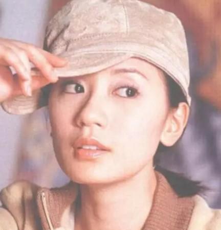 看了賈靜雯的媽媽，才知為何她那麼美！「祖孫三代」根本同一個模子印出