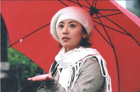 看了賈靜雯的媽媽，才知為何她那麼美！「祖孫三代」根本同一個模子印出
