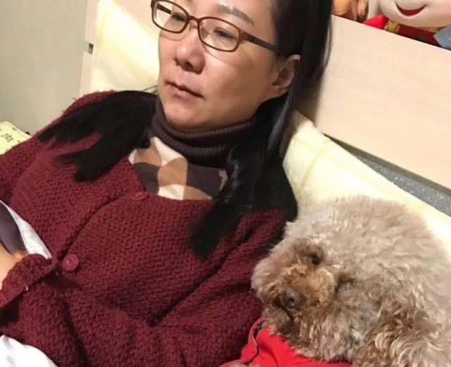 死活不讓養寵物的爸媽養了寵物之後大變樣！網友：它才是親生的！
