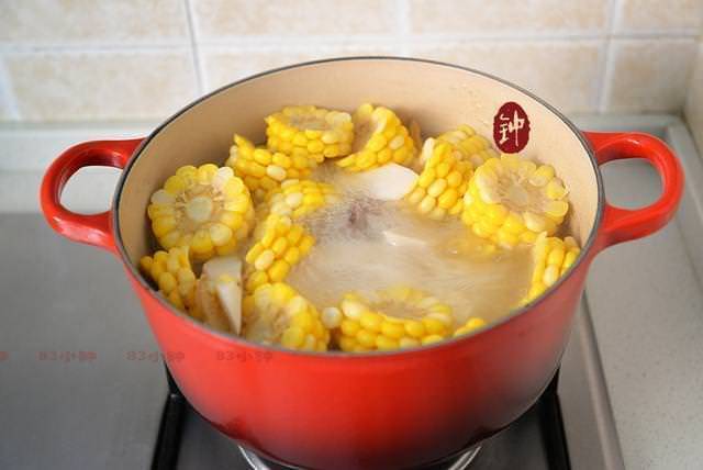 玉米山藥排骨湯做法，營養豐富！
