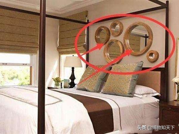 住酒店前要先敲一下床邊鏡子，這是為什麼？以前真沒注意