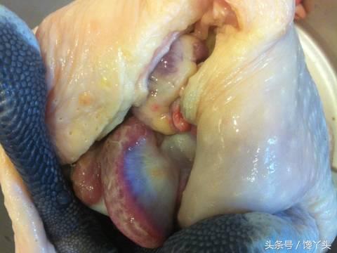 電鍋版清蒸蒜頭雞，做法簡單，湯汁淋到米飯上超入味，上桌就搶光！ 