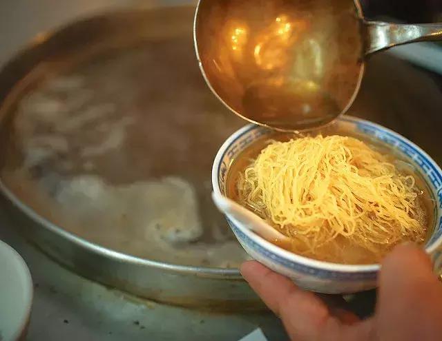 廣式雲吞麵和港式雲吞麵到底有什麼區別呢？