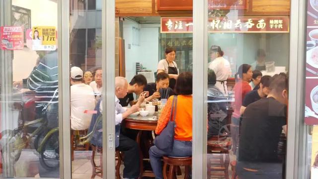 廣式雲吞麵和港式雲吞麵到底有什麼區別呢？