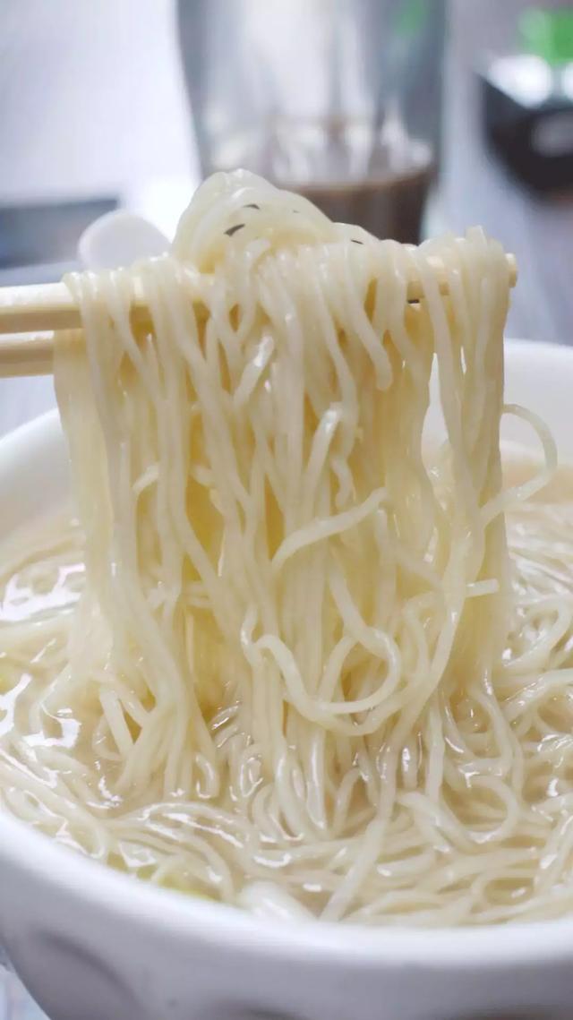 廣式雲吞麵和港式雲吞麵到底有什麼區別呢？