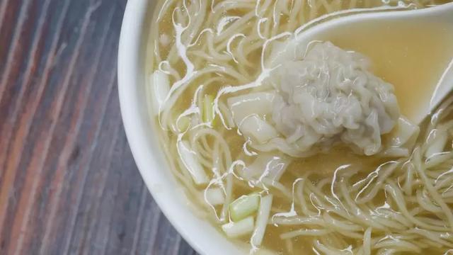 廣式雲吞麵和港式雲吞麵到底有什麼區別呢？