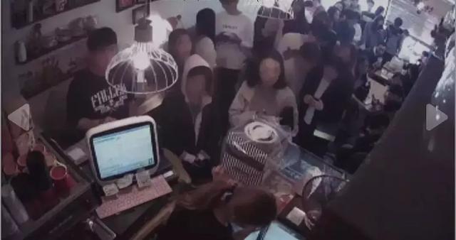 這家韓國蛋糕店，只賣一種蛋糕就做成了生意火爆的網紅店！