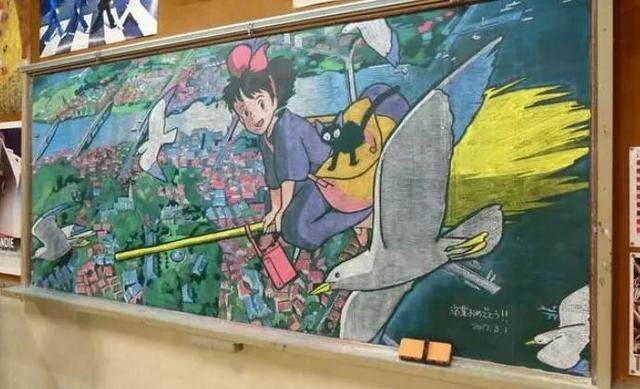 最燃黑板報，日本高校大神，把漫畫角色全部畫在黑板上！