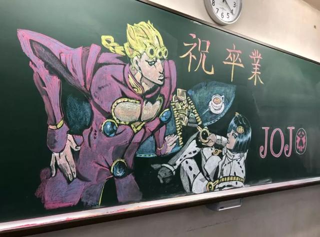 最燃黑板報，日本高校大神，把漫畫角色全部畫在黑板上！