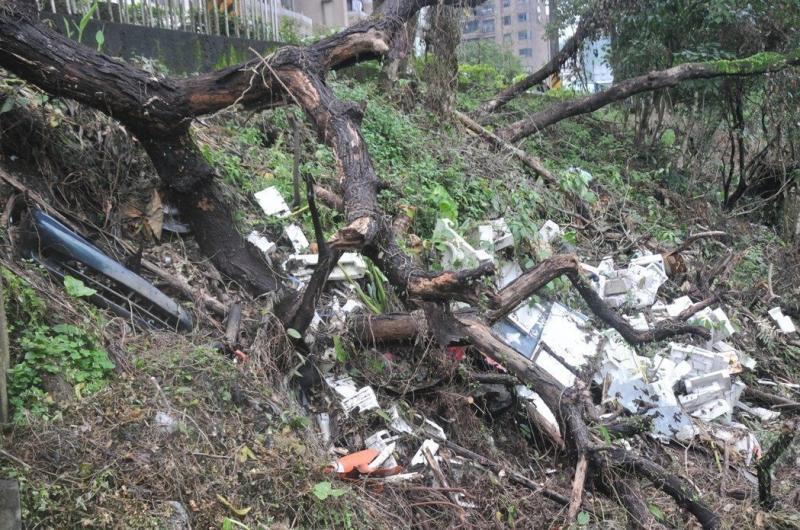 亂丟垃圾小心！基隆破袋埋伏揪出24人罰款最多6千 | 基宜花東 | 地方