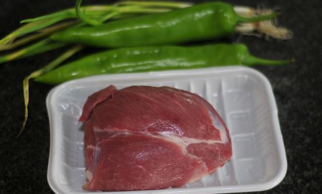 做辣椒炒肉，先炒「辣椒」還是「肉」？9成人都弄錯，搞清「順序」很重要，肉香嫩入味！