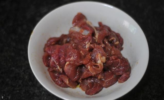做辣椒炒肉，先炒「辣椒」還是「肉」？9成人都弄錯，搞清「順序」很重要，肉香嫩入味！