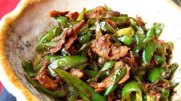 做辣椒炒肉，先炒「辣椒」還是「肉」？9成人都弄錯，搞清「順序」很重要，肉香嫩入味！