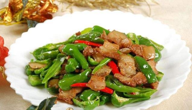 做辣椒炒肉，先炒「辣椒」還是「肉」？9成人都弄錯，搞清「順序」很重要，肉香嫩入味！