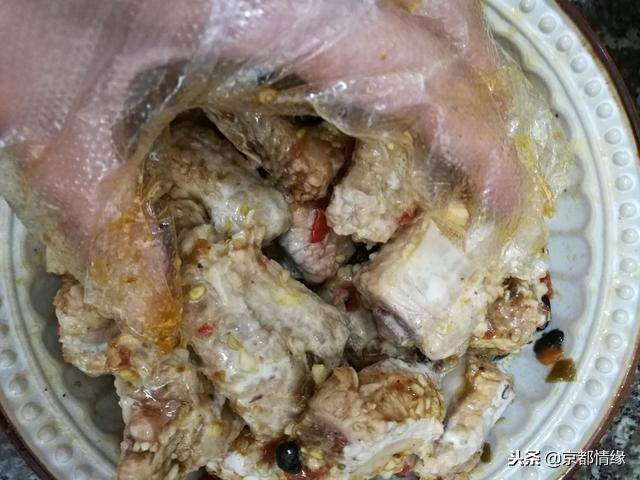 蒸排骨怎麼入味，下面教大家一個簡單的做法，好吃又簡單