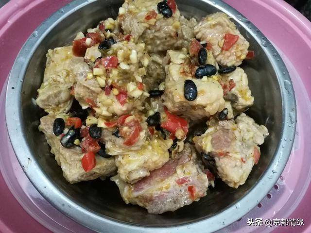 蒸排骨怎麼入味，下面教大家一個簡單的做法，好吃又簡單