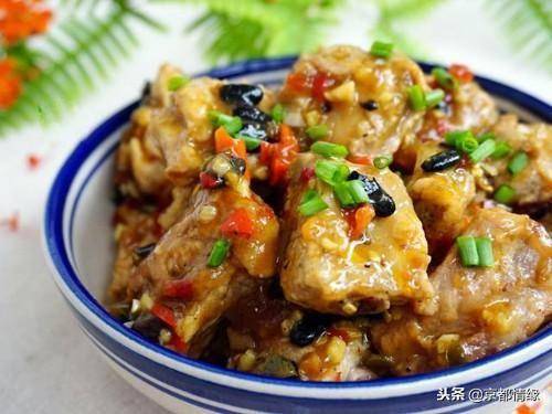 蒸排骨怎麼入味，下面教大家一個簡單的做法，好吃又簡單