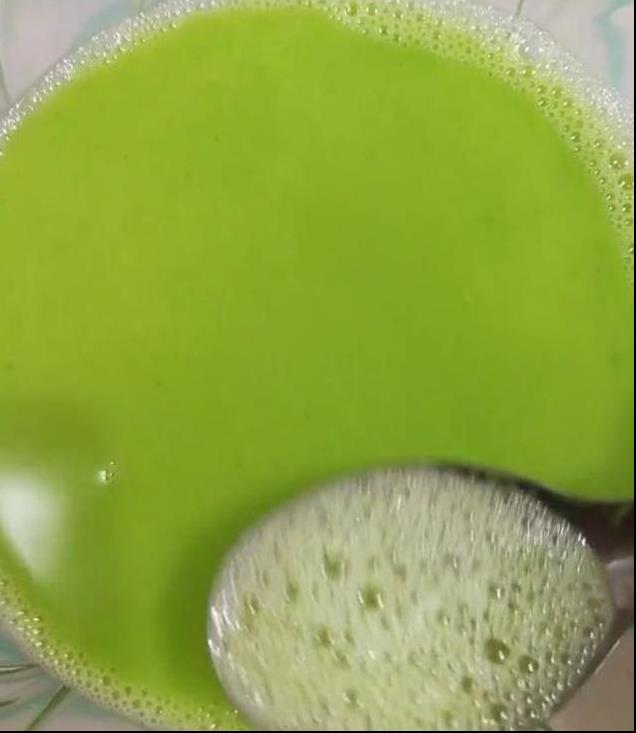 1把菠菜，3個雞蛋，攪一攪，蒸一蒸，口感鮮嫩，營養豐富，老人孩子都愛吃！