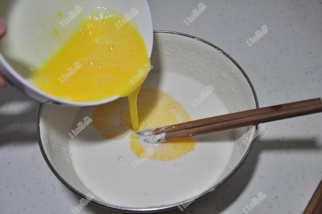 早餐店的煎餅為什麼那麼好吃？麵糊很重要，教你一招，柔軟金黃，吃著特別香！